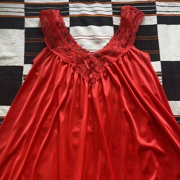 Vintage Miss Elaine Red Maxi Trapeze Nightgown. Flowy. Lace. USA. Size Small. - Picture 6 of 13